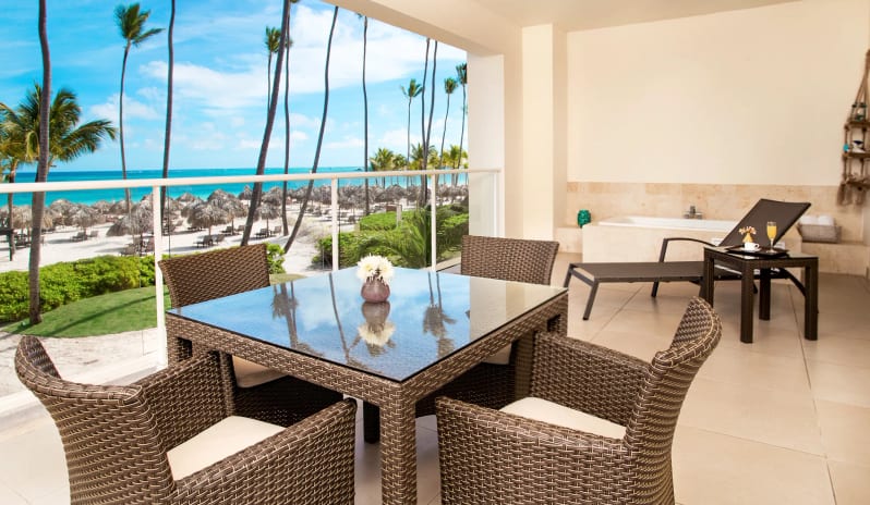 Preferred Club Master Suite Ocean Front, Balcony