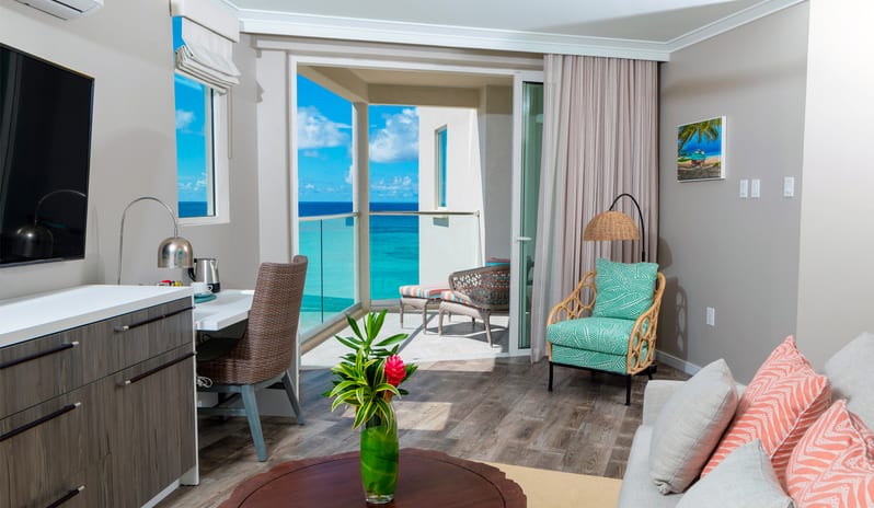 Luxury Four Bedroom Oceanfront Suite, Living
