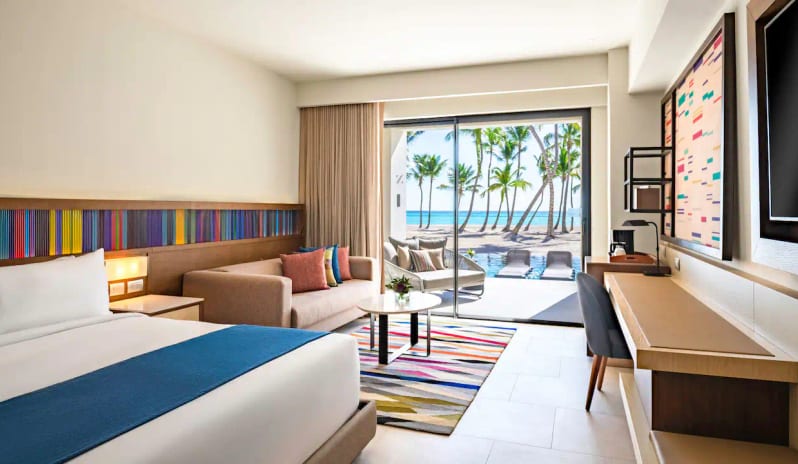 Ocean Front Junior Suite Swim Up King, Overview