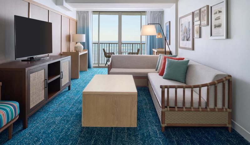 Family Club Ocean Front Suite, Living