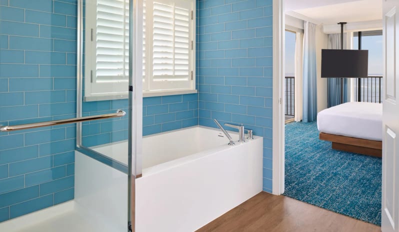Family Club Ocean Front Suite, Bathroom