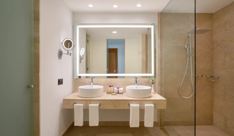 Allure Junior Suite Tropical View Bathroom