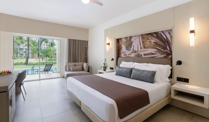 Xhale Club Jr Suite Swim Up, King