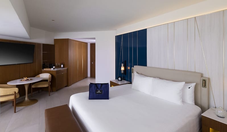 RR Caribbean Sand Suite King & Sofa Bed