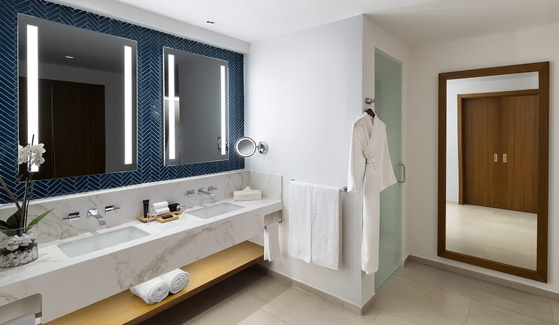 Rock Family Suite One Bedroom King, Bathroom