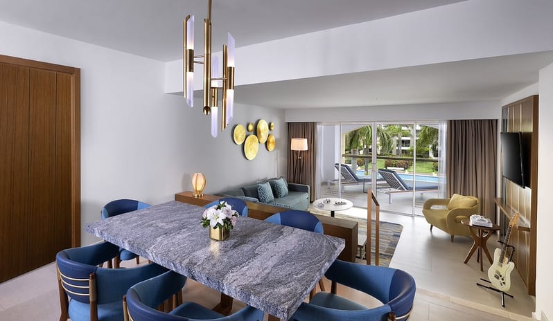 Rock Family Suite One Bedroom King, Dining Table