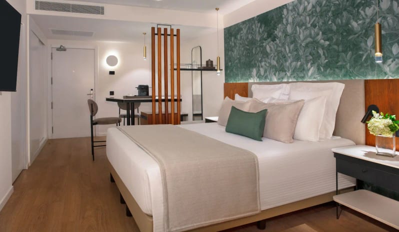 Preferred Club Junior Suite Pool View, King Bed