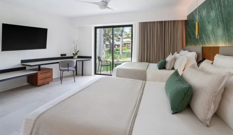 Preferred Club Junior Suite Partial Ocean View, Double Beds