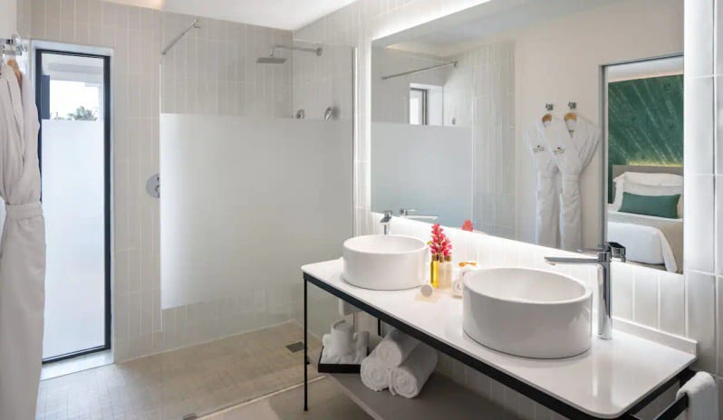 Preferred Club Junior Suite Swim Up, Bathroom Interior