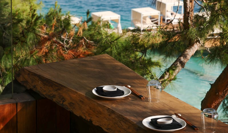 Q Lounge, Dining Table View