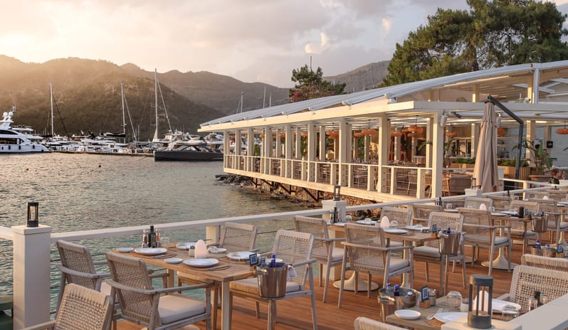 D-Breeze, Dining Table