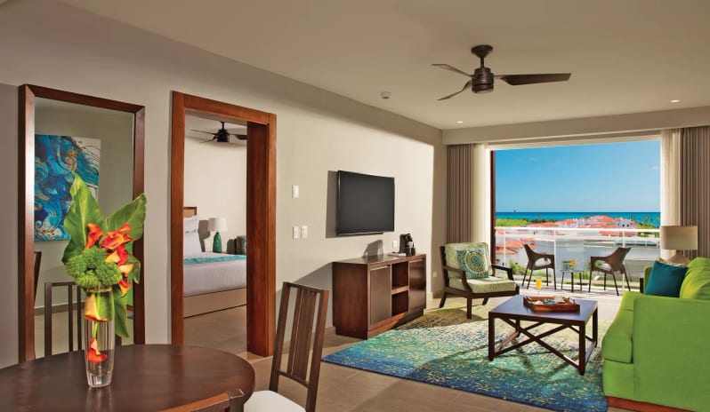 DREDL-PC-3BED-FAM-TV-Living-2A-CB