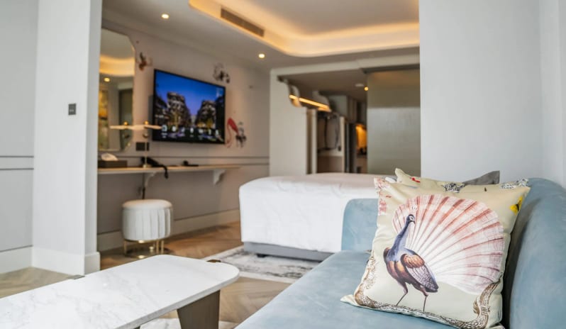 Club One Bedroom Riverview, Sofa Details