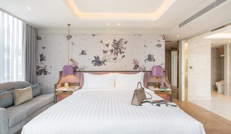 Presidential Suite, Bed