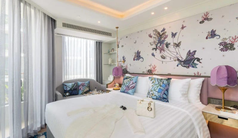 Riverfront Balcony Suite, Bedroom