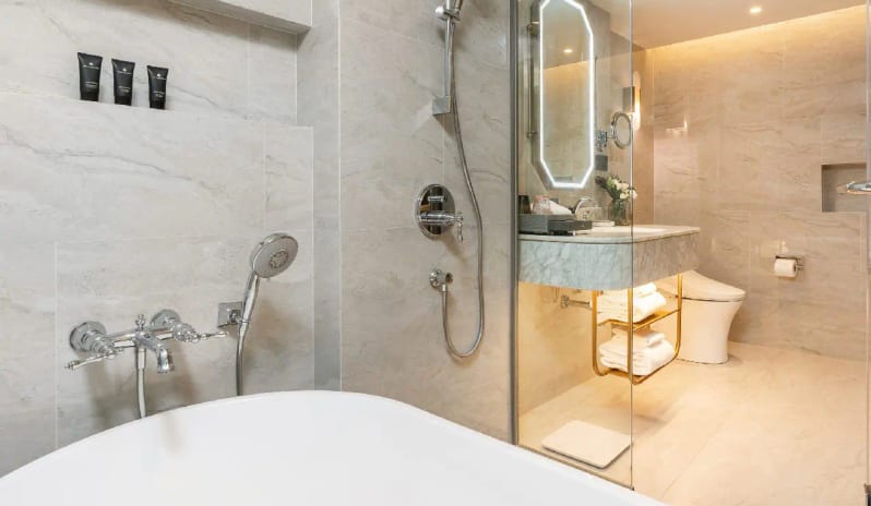 One Bedroom Riverview, Bathroom