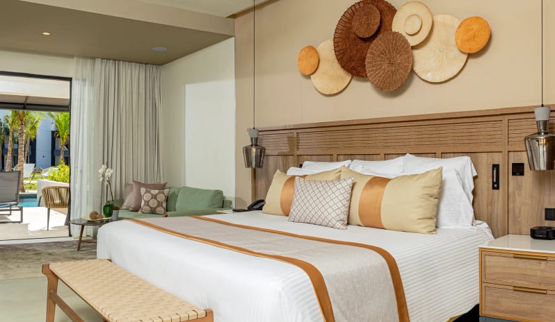 Junior Suite Swim Out, Bed