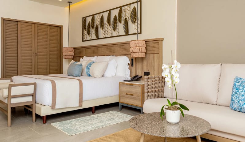 Preferred Club Junior Suite Ocean Front, King Bed