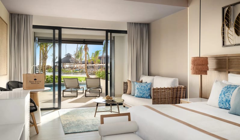 Preferred Club Junior Suite Swim Out, King