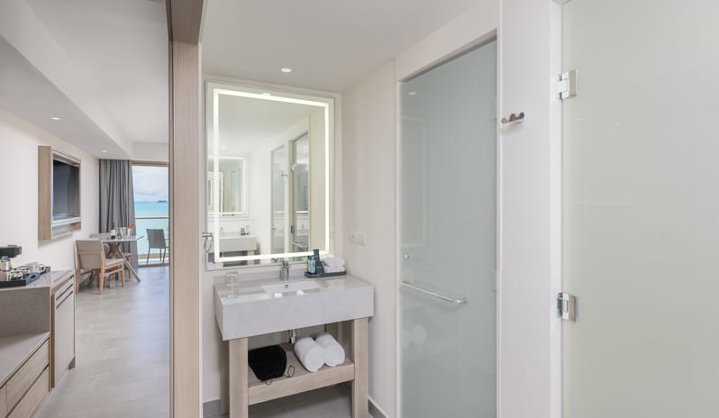 Luxury Junior Suite Beach Front Suite, Bathroom