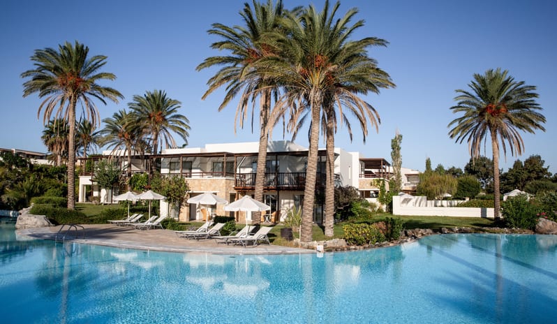 Dream Villa Senior, Exterior