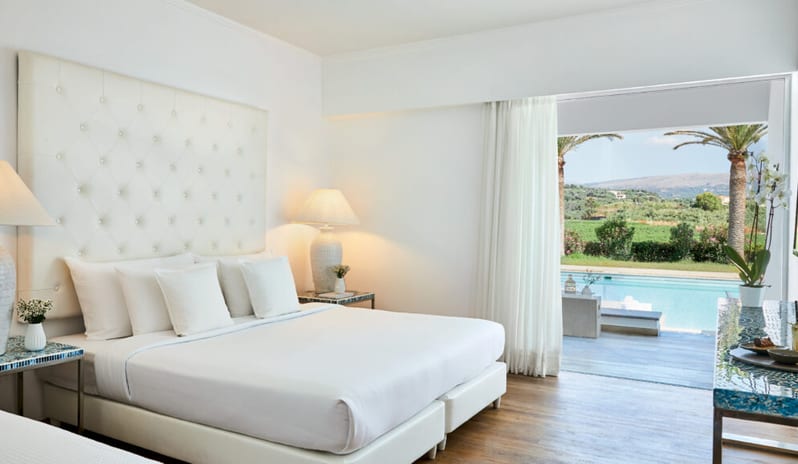 Swim Up White Room, Bed