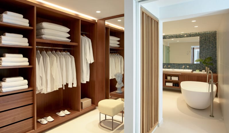 Villa White Seafront with Heated Prive Pool, Closet