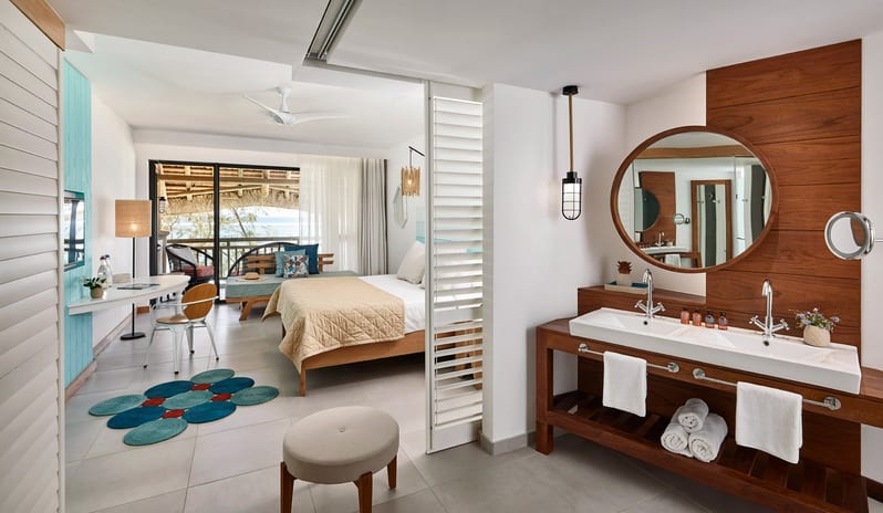 Deluxe Beach Front Room, Bathroom View