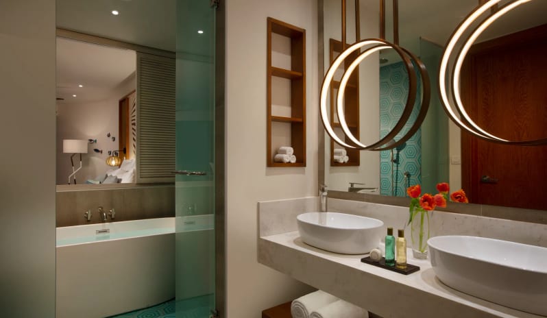 Preferred Club Junior Suite Ocean View, Bathroom