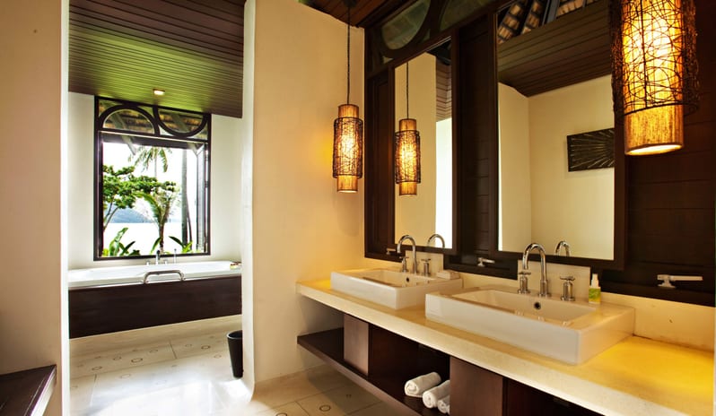 05_Deluxe-Beachfront-Villa-Bathroom-The-Vijitt-Resort-Phuket-scaled