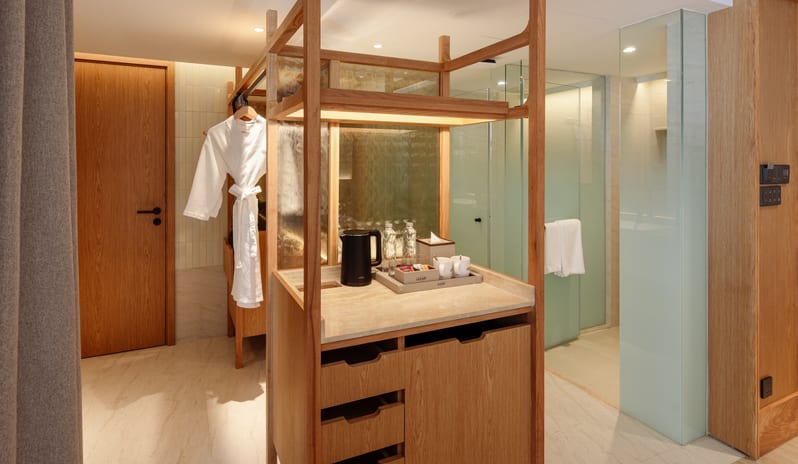 Deluxe King, Bathroom