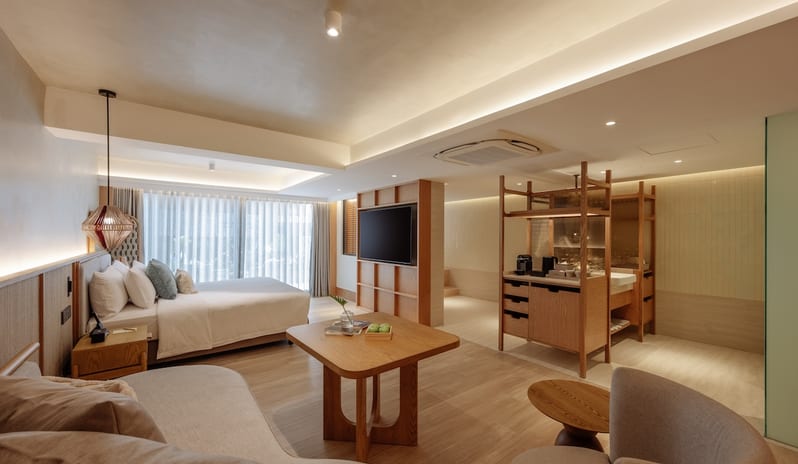 Deluxe-Suite-with-Bathtub-and-Terrace