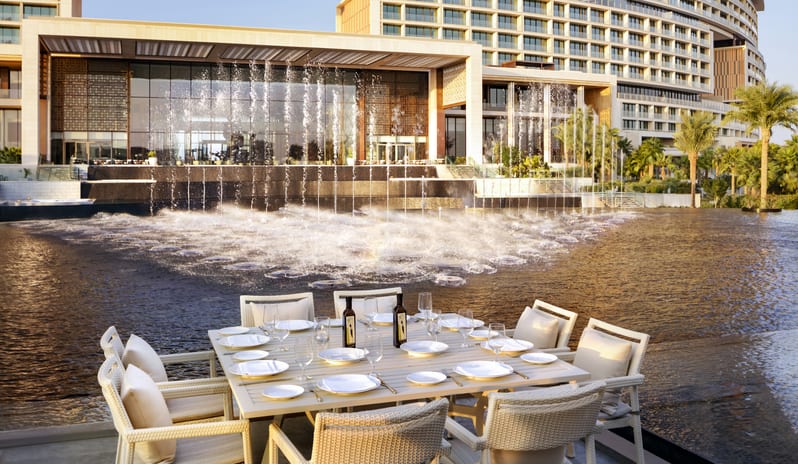 phy2023.din.mil.tablewithfountainsview-lr