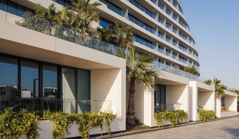 maa__promenade-deluxe-room-bathroom-details_image-3