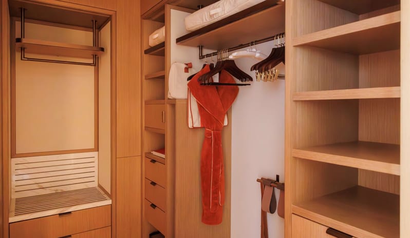 maa__promenade-deluxe-room-bedroom-with-_image-5