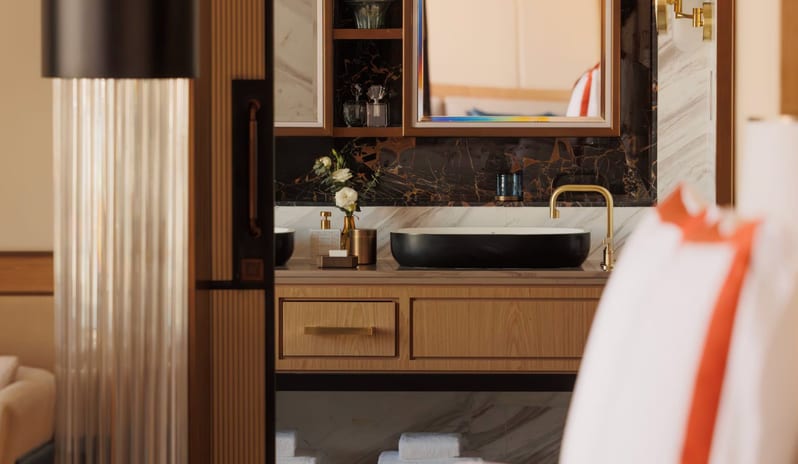 maa__promenade-deluxe-room-bedroom_image-2