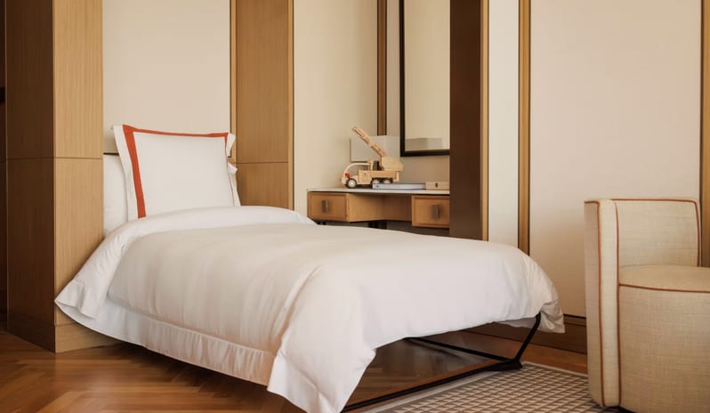 maa_ocean-family-room-bedroom_image-1