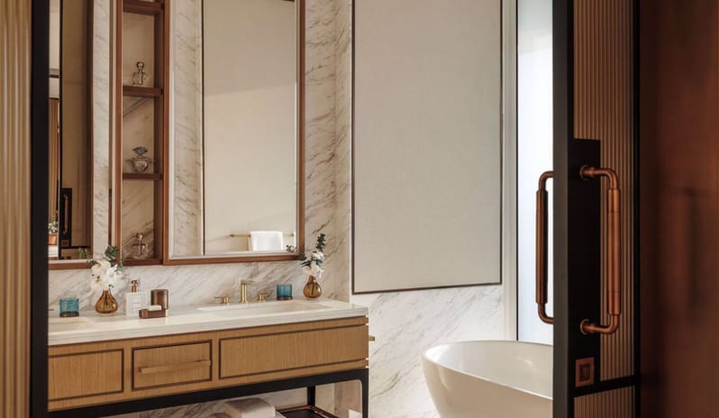 maa_two-bedroom-marina-family-room-bathroom_image-5