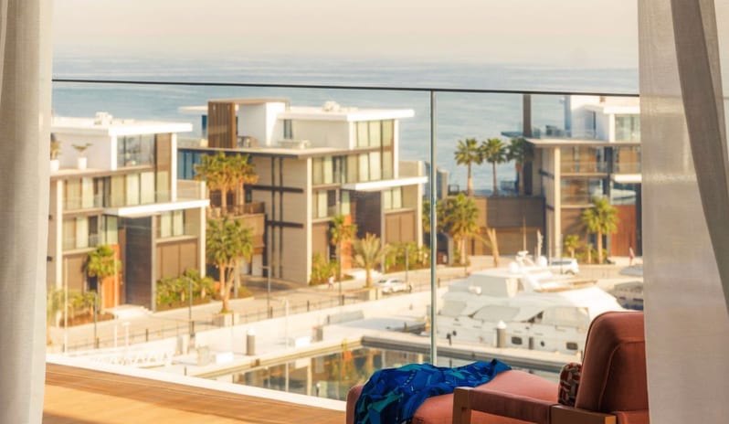 maa_two-bedroom-marina-family-room_image-2