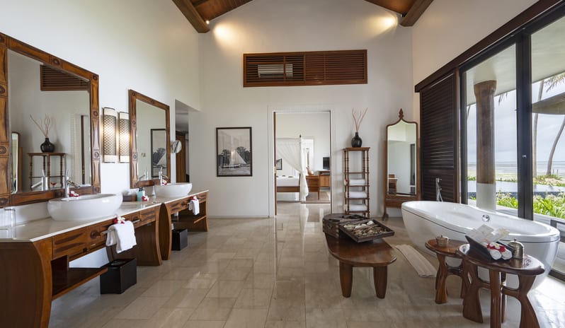 TRZ_Accommodation_Presidential_Oceanfront_Pool_Villa_Interior_Bedroom_17051