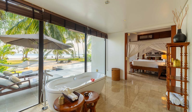 TRZ_Accommodation_Prestige_Oceanfront_Pool_Villa_Interior_Bathroom_17063
