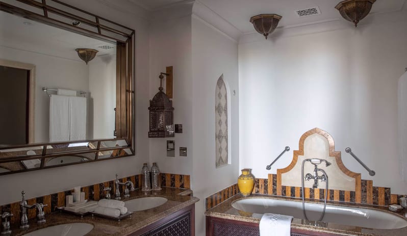 jaq-room-detail-gallery-5-arabian-club-room