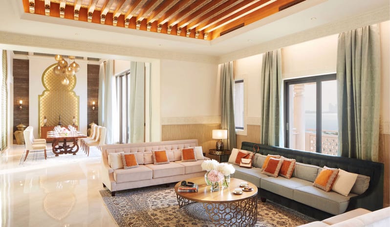 jaq-room-details-gallery2_one-bedroom-royal-suite_hero