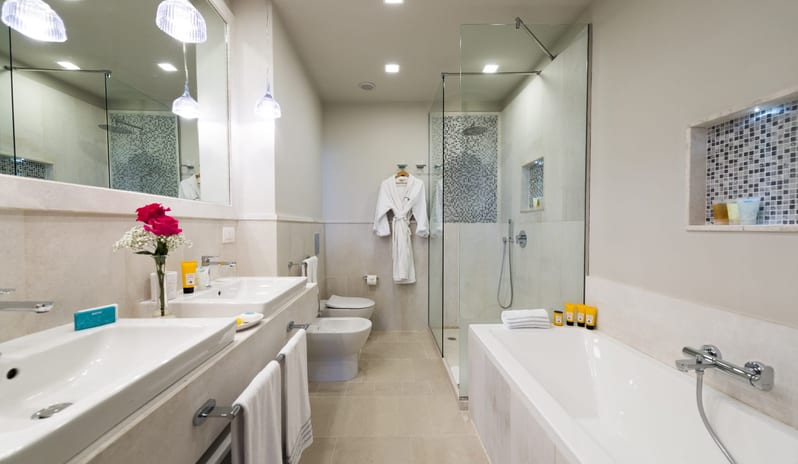 FVR_Hotel-Castello_Superior-Mare_bathroom