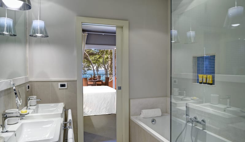 Hotel-castello_executive-mare_bathroom_001
