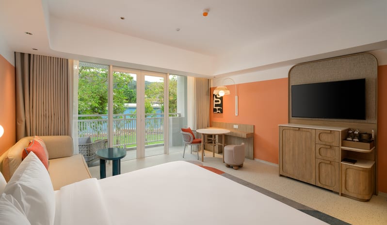 08-ckr-deluxe-family-suite-pool-view-01