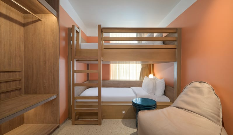 08-ckr-deluxe-family-suite-pool-view-03