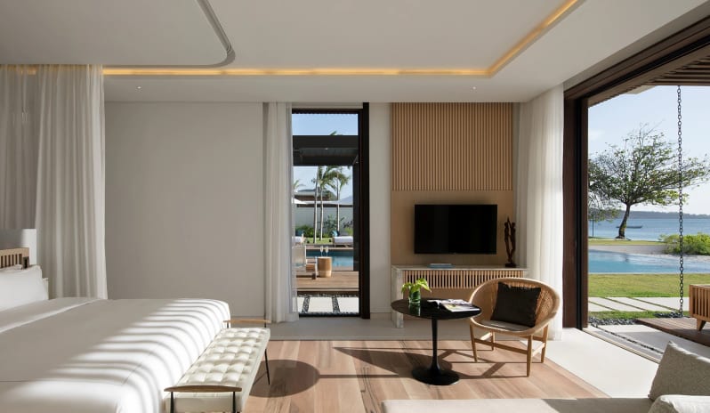 10_-beachfront-villa-main-masterbedroom-with-pool-and-ocean-view-65552c60e2ece