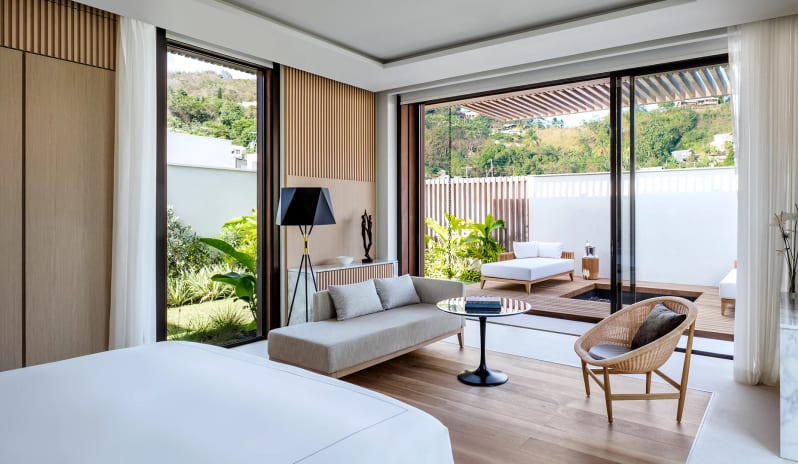 14_-beachfront-villa-back-master-bedroom-with-jacuzzi-65552c669b36c