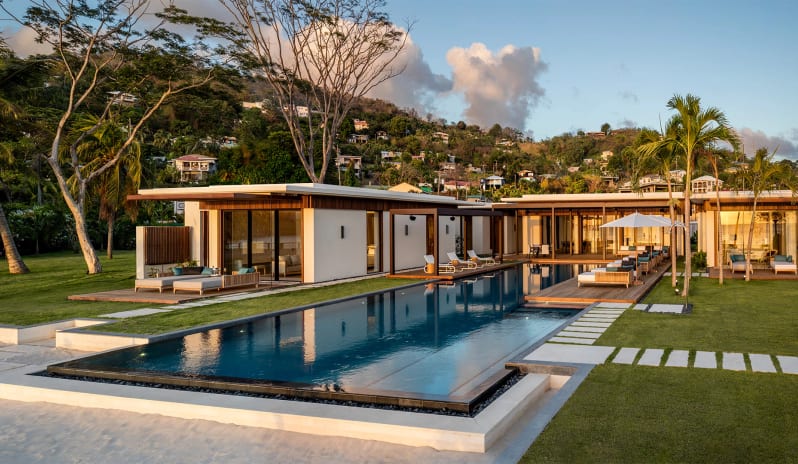 19_-beachfront-villa-pool-and-lawn-area-65552c6c5bc29_001